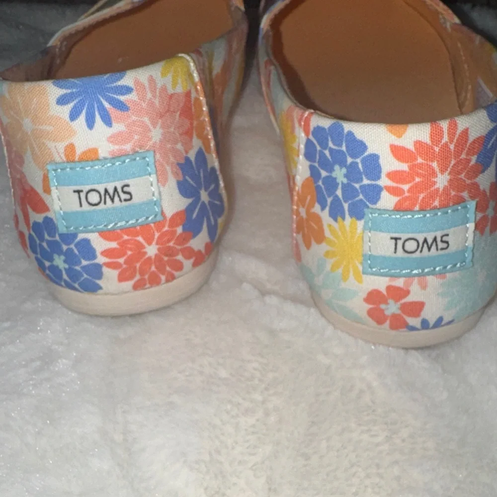 TOMS Women's Multicolor Floral Loafers - Picture 5 of 6